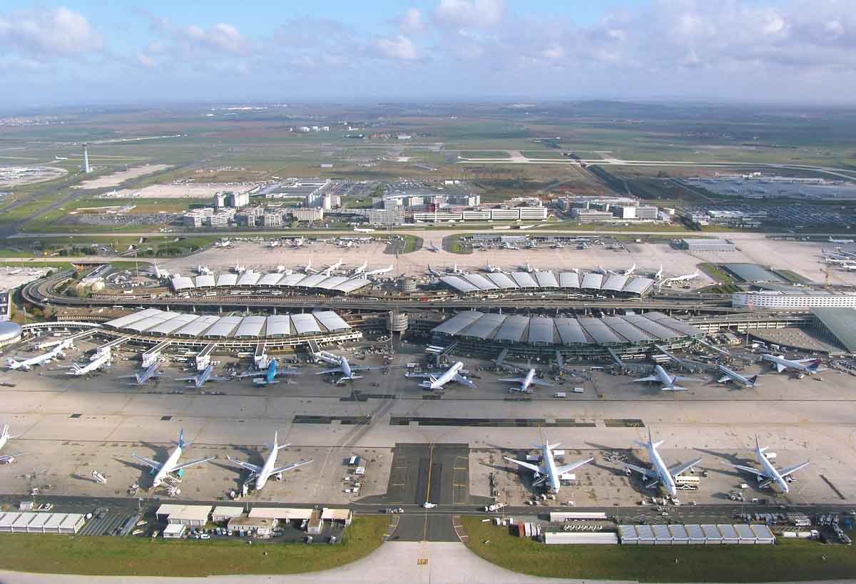 Vista aerea dei terminal dell'aeroporto "Charles de Gaulle" di Parigi-Roissy