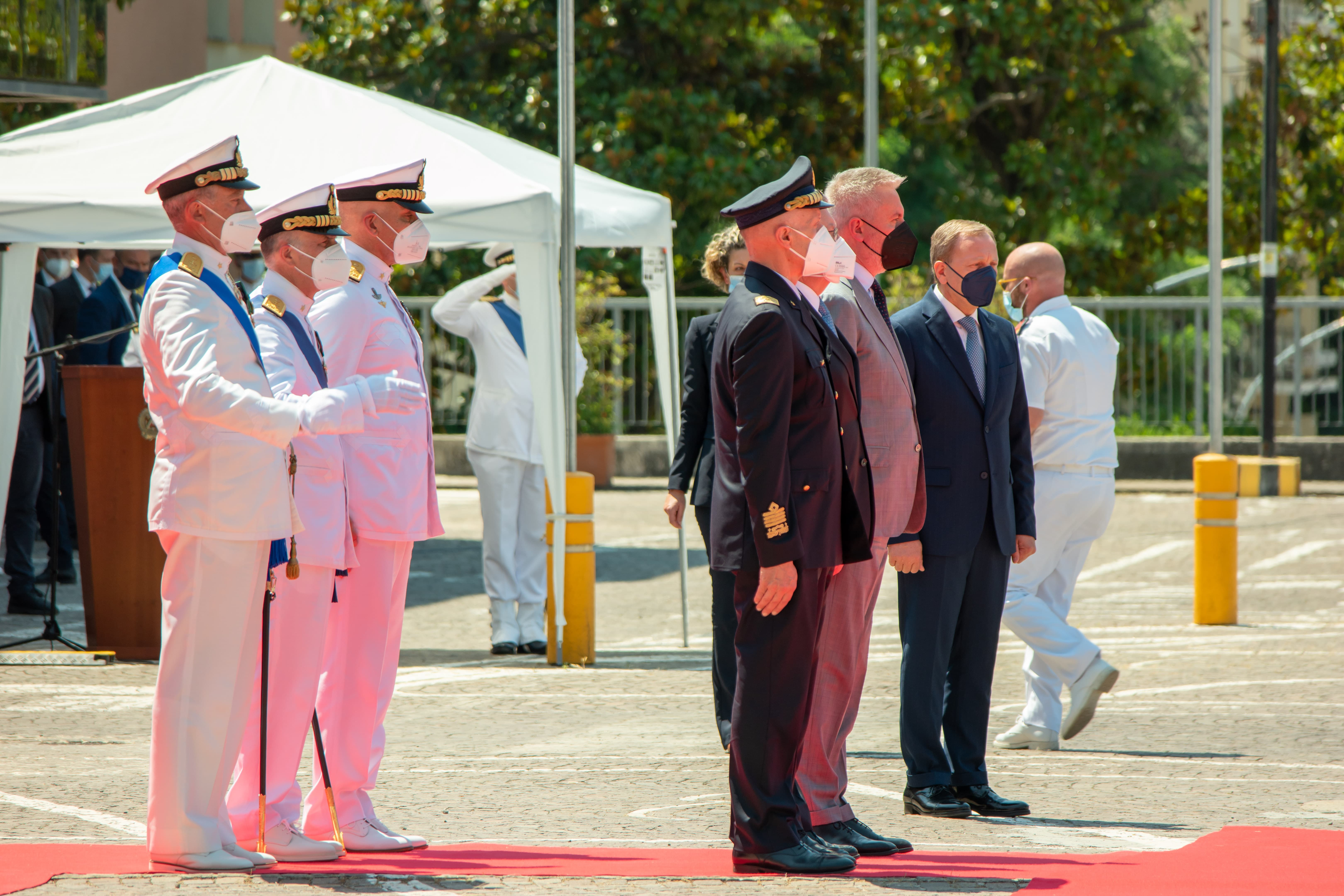 Generale Enzo Vecciarelli, capo di Stato Maggiore della Difesa, Enrico Giovannini, ministro delle infrastrutture e Lorenzo Guerini, ministro della Difesa alla cerimonia di avvicendamento ai vertici del Corpo delle Capitanerie di porto - Guardia costiera