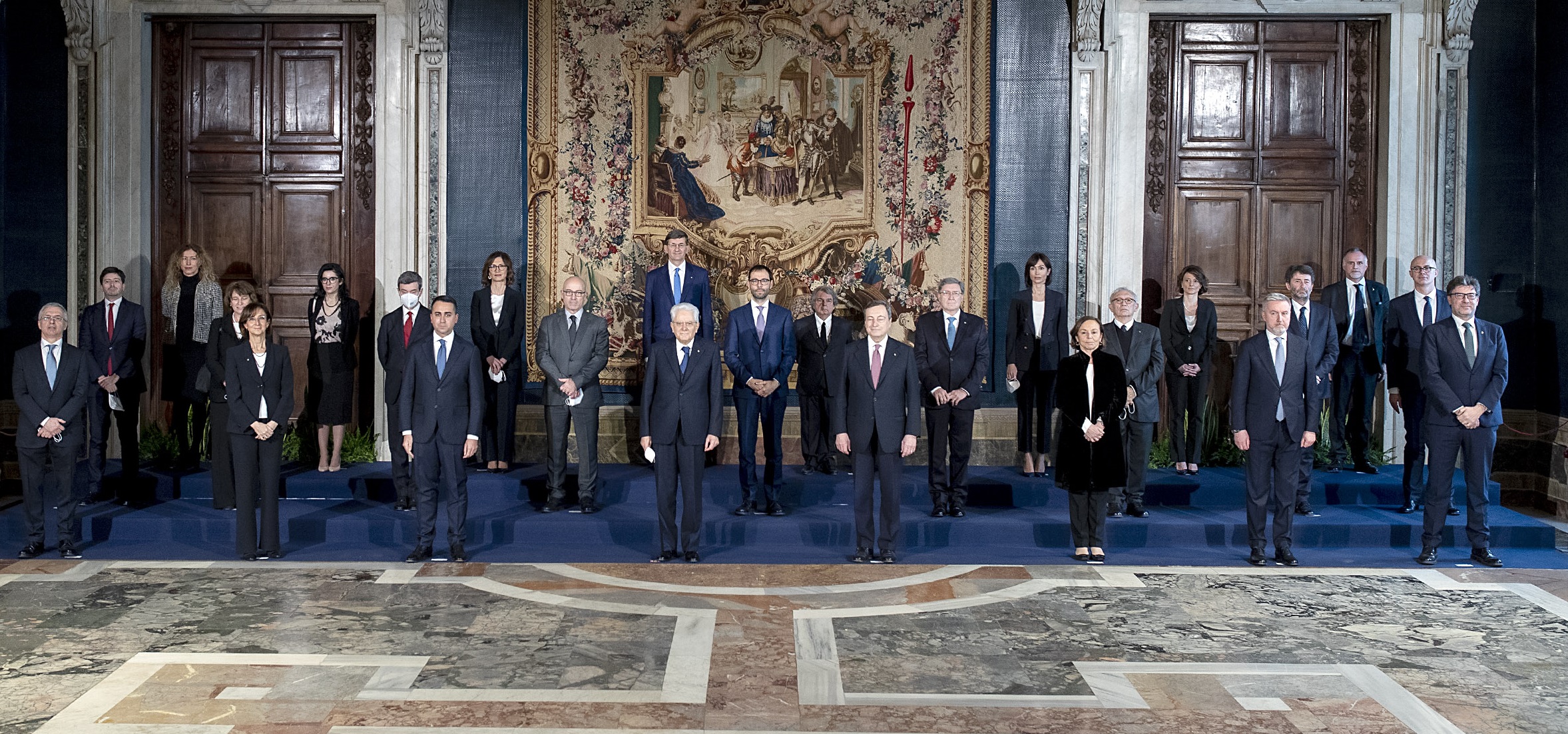 Palazzo del Quirinale 13/02/2021 Il presidente della Repubblica Sergio Mattarella ed il presidente del Consiglio Mario Draghi con il nuovo Governo, al termine del giuramento