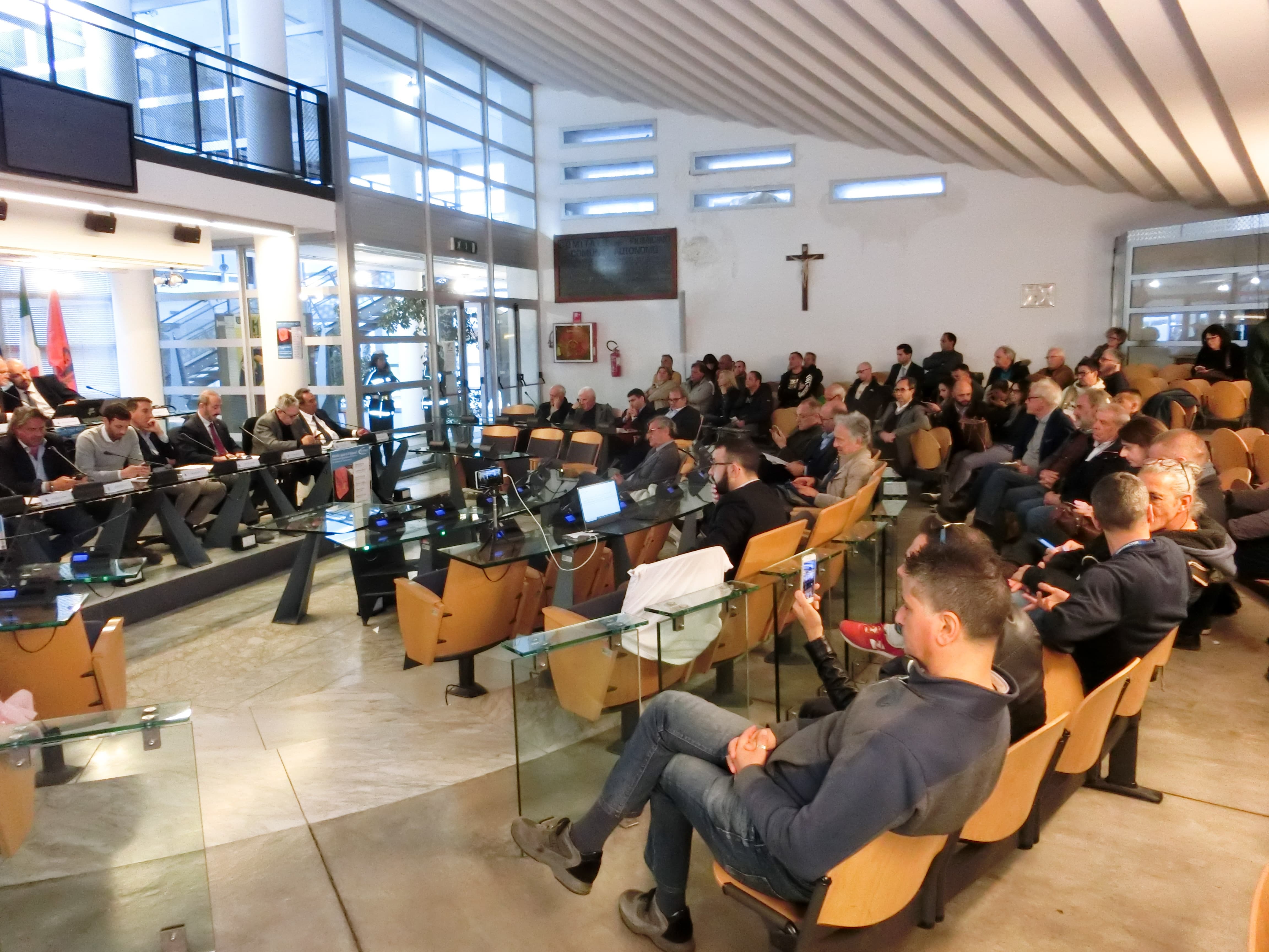 La tavola rotonda "Alitalia: qual è il futuro?" organizzata da AVIONEWS presso la sala consiliare del Comune di Fiumicino il 16 aprile 2019