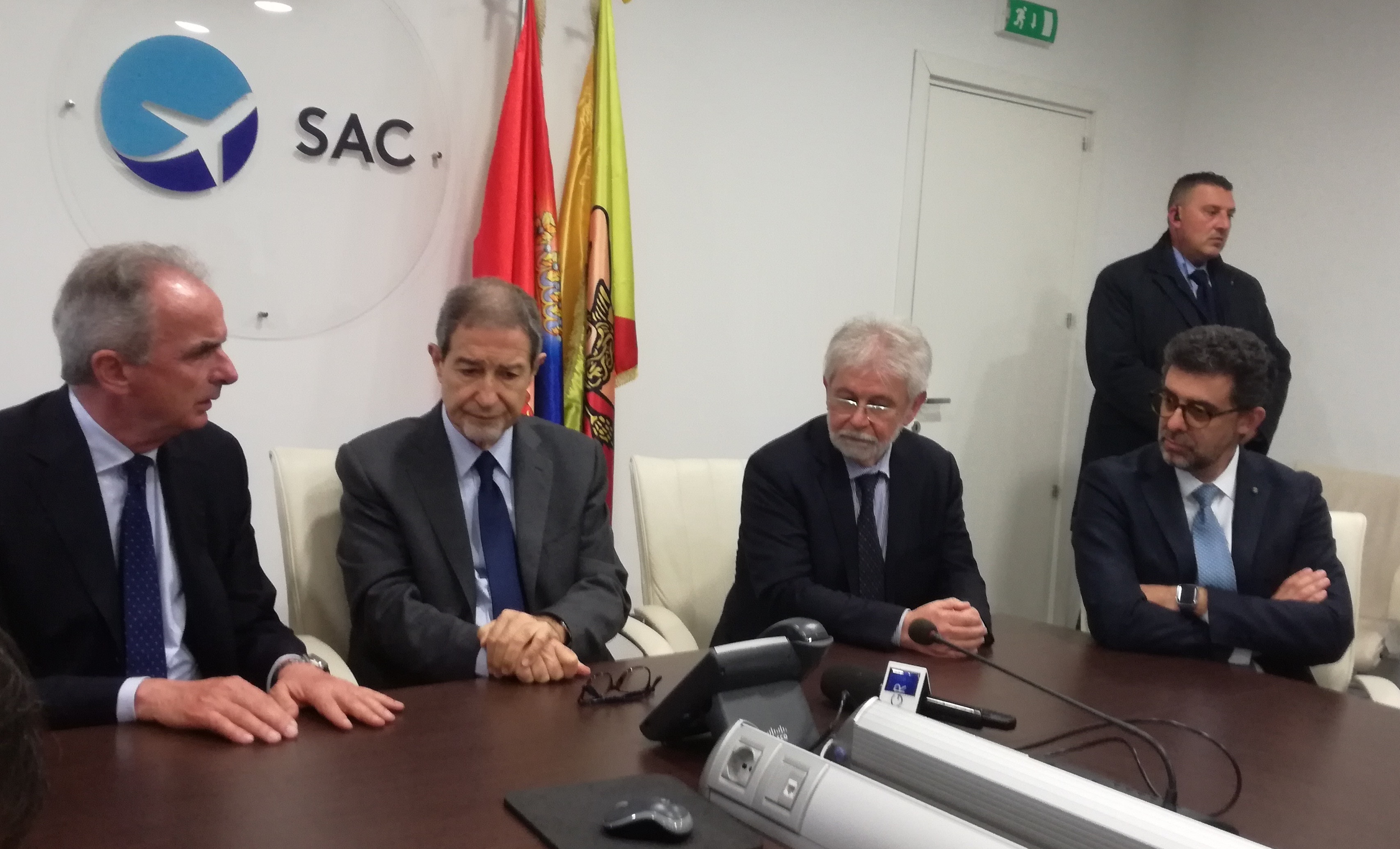 “Il trasporto aereo nell’Europa delle Regioni: la rete aeroportuale della Sicilia”, convegno svoltosi a Catania il 4 aprile 2019 organizzato dal Centro studi Demetra, in collaborazione con Sac e patrocinio Regione siciliana, Enac ed Assaeroporti