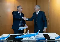 ITA Airways. Da sinistra a destra Alfredo Altavilla, presidente esecutivo di ITA Airways, e Christian Scherer, Chief Commercial Officer di Airbus e Head of Airbus International