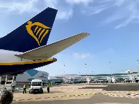 Aereo Ryanair presso la pista dell'aeroporto "Leonardo da Vinci" di Roma Fiumicino