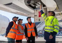 Tecnici addetti al controllo degli aerei Airbus
