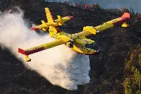 Aereo Canadair durante una operazione di antincendio