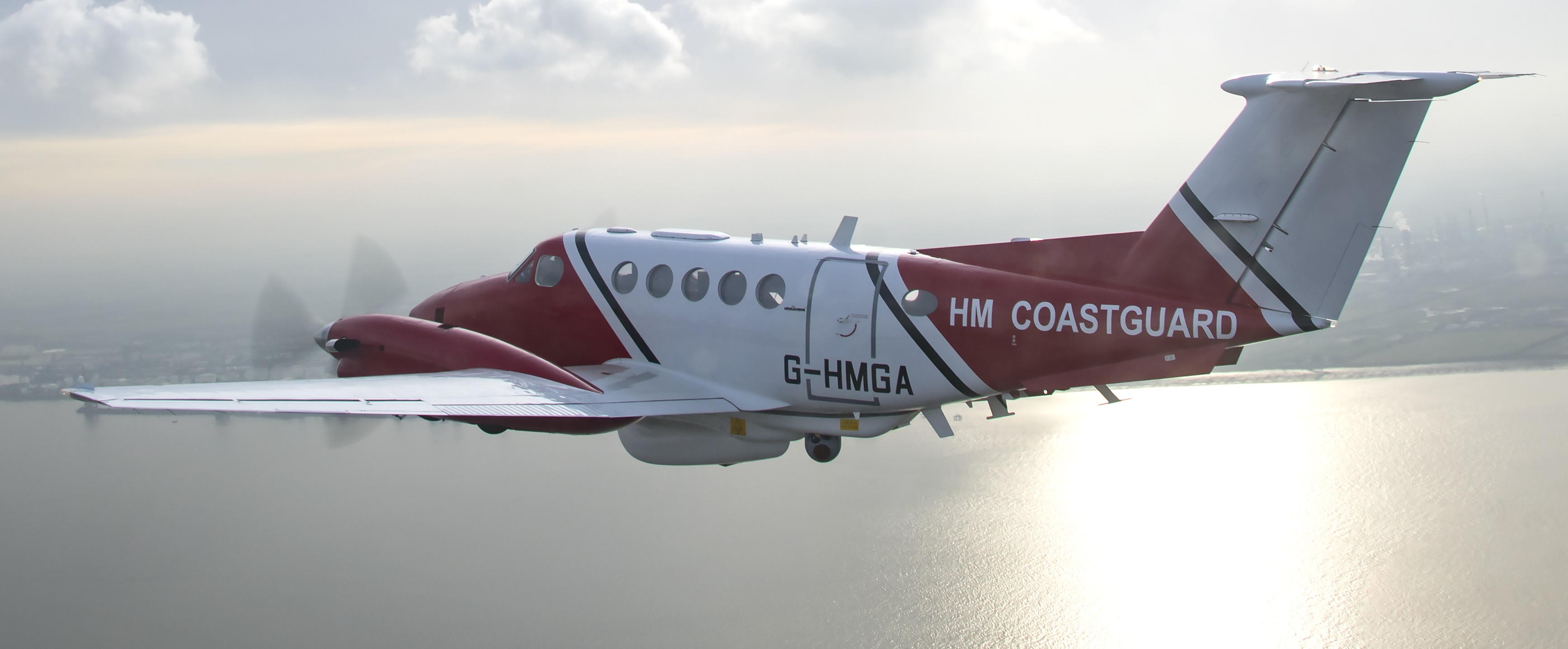 Aereo King Air guardia costiera Uk Mca con radar Seaspray di Leonardo