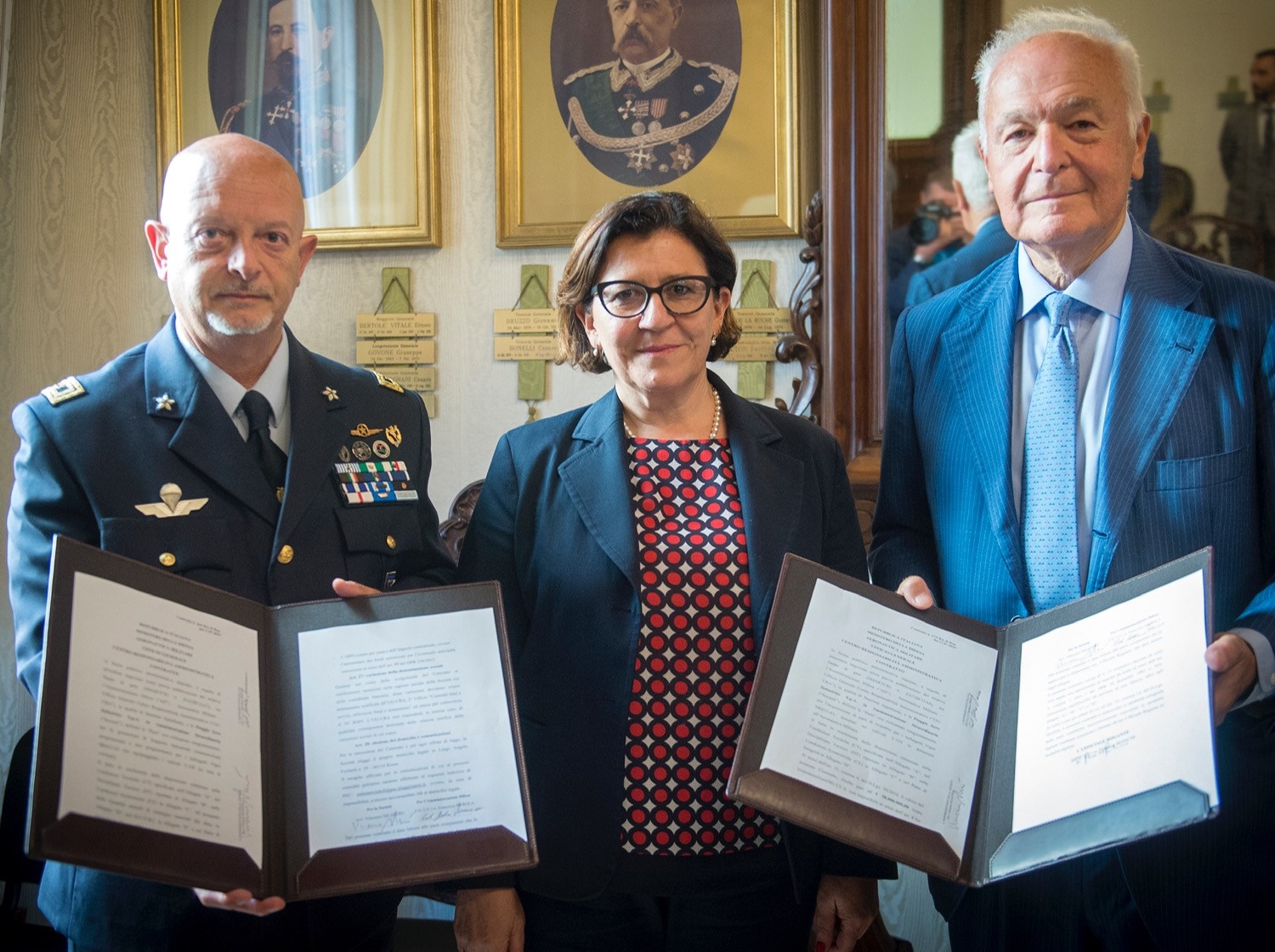 Difesa-Piaggio Aerospace. Da sinistra: il colonnello Francesco Merola (AMI), il ministro Elisabetta Trenta e Vincenzo Nicastro, commissario straordinario dell'industria; firmati contratti il 17 luglio 2019 a Roma