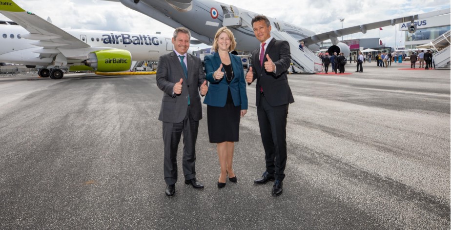 Lockheed Martin-Airbus. Da sinistra Alberto Gutierrez, Head of Military Aircraft di Airbus Ds, Michele Evans, Executive VP di LM Aeronautics, e Dirk Hoke, ceo di Airbus Ds