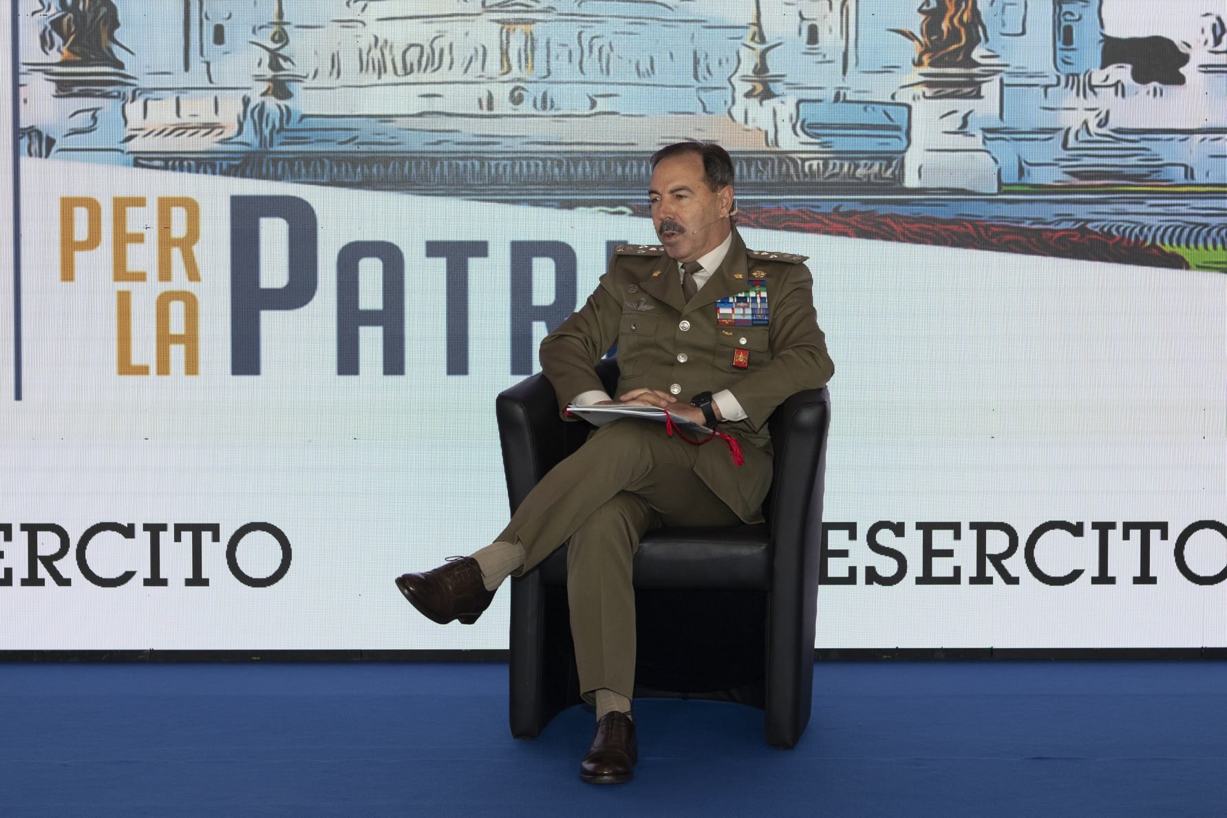 Il capo di Stato Maggiore Esercito, generale di Corpo d'Armata Salvatore Farina, durante il suo intervento in occasione della presentazione del calendario 2021 svoltasi a Roma all'Altare della Patria l'11 novembre 2020