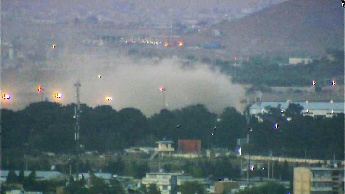 Kabul: forti esplosioni in un gate e fuori dell'aeroporto mentre sono in corso le evacuazioni occidentali dall'Afghanistan