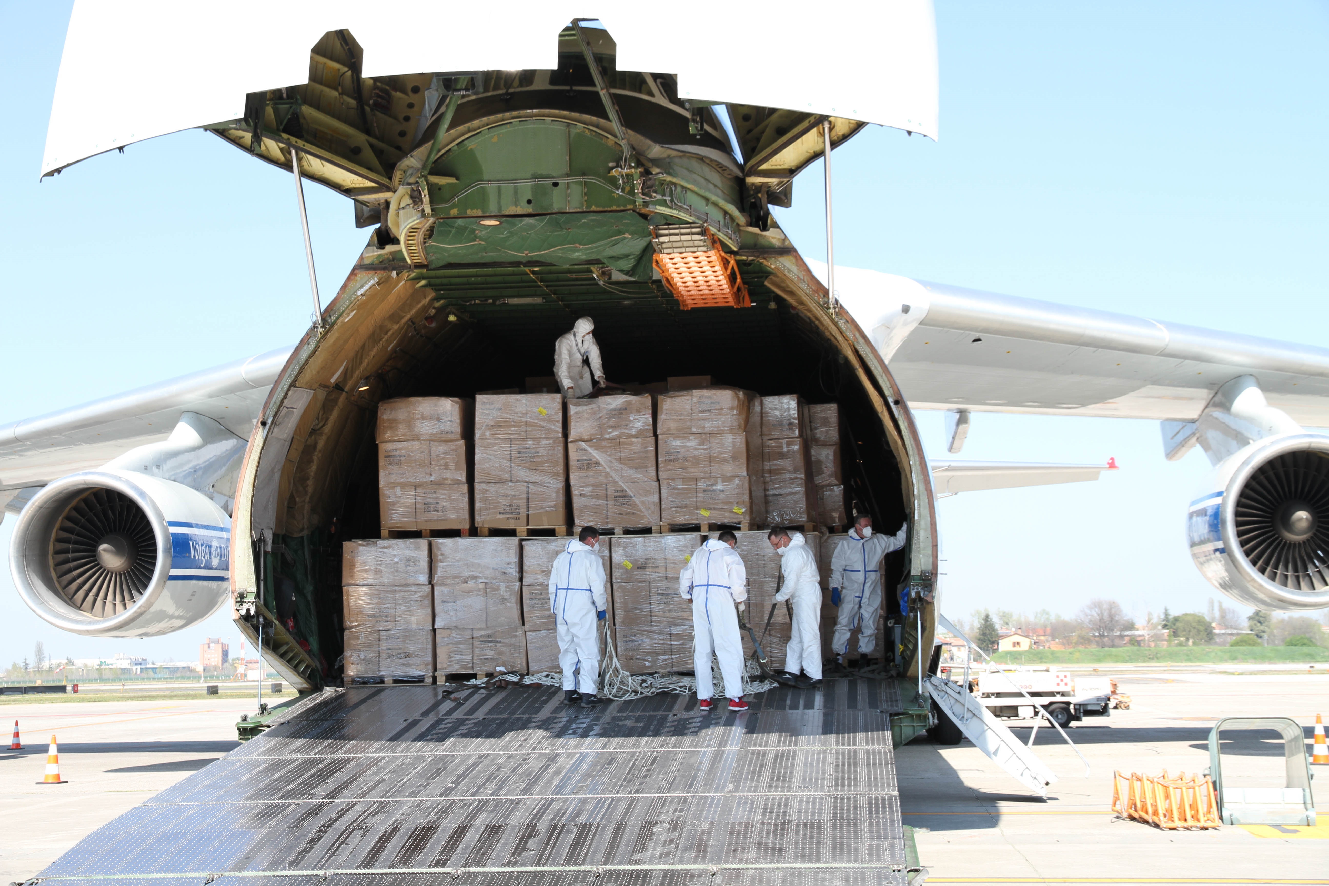 Aereo Antonov 124 di Volga Dnepr partito da Shanghai atterrato il 2 aprile 2020 all'aeroporto di Bologna, carico di materiale sanitario per far fronte emergenza Covid-19