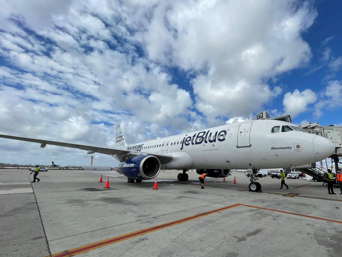 Aereo Jetblue all'aeroporto internazionale di Miami