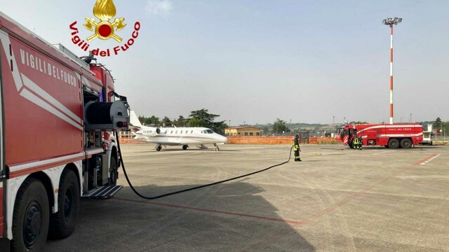 Intervento dei vigili del fuoco all'aeroporto di Perugia dopo falso allarme incendio su aerotaxi