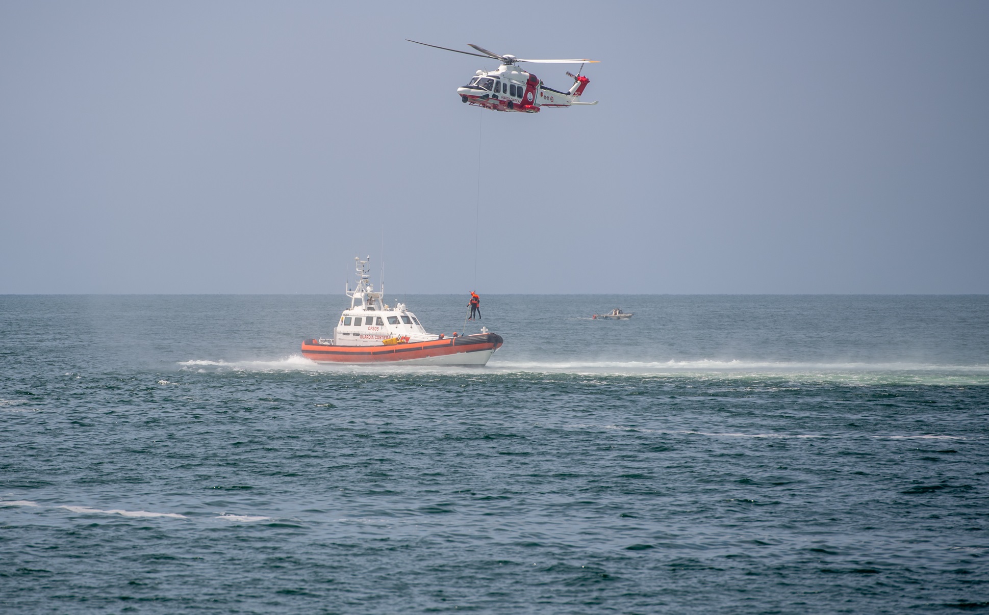 16 giugno 2021, Ostia: esercitazione addestramento alla ricerca e soccorso in mare che ha coinvolto motovedette ed un elicottero AW-139 "Nemo" della Guardia costiera