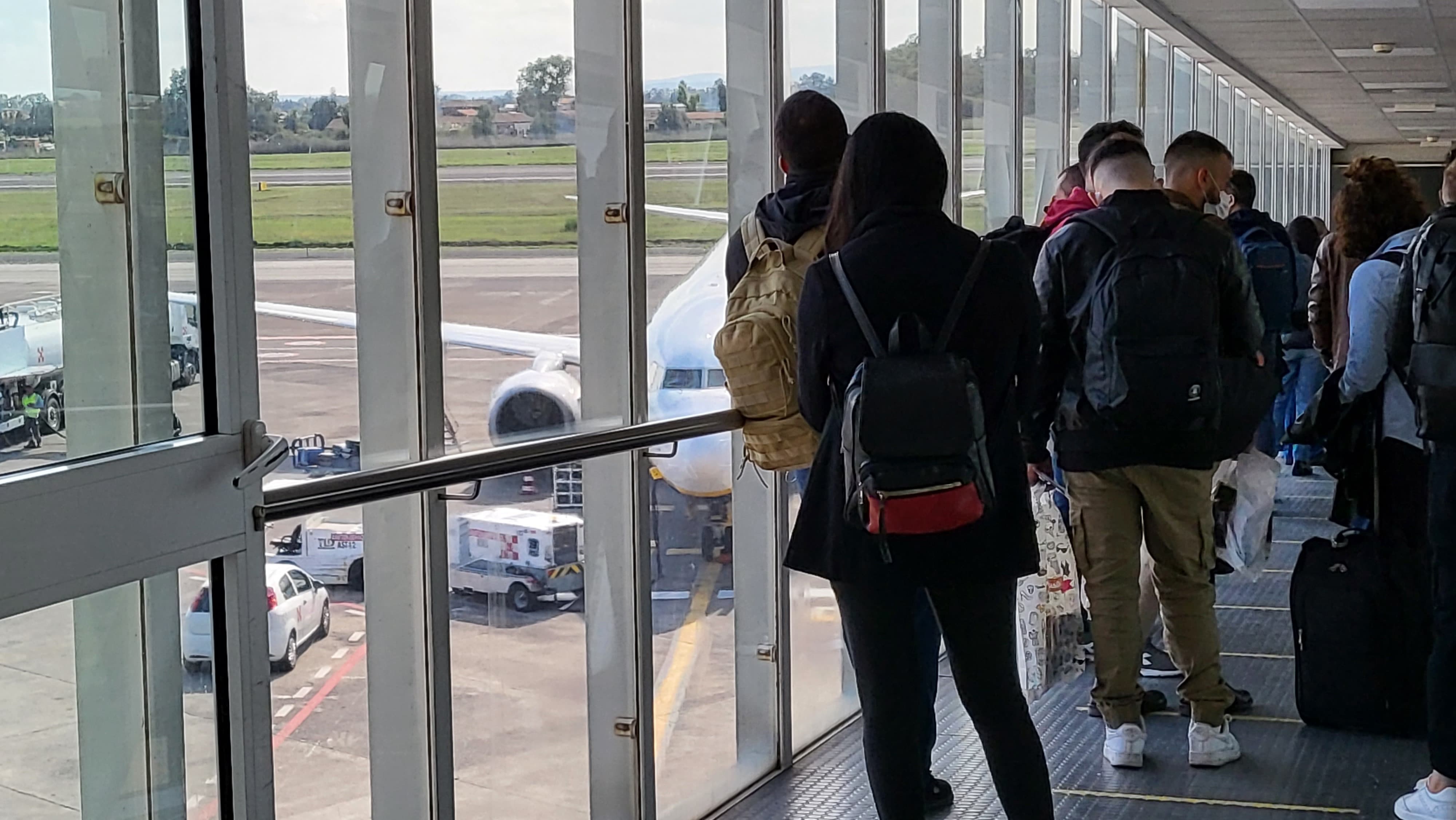 Imbarco passeggeri presso l'aeroporto "Vincenzo Bellini" di Catania-Fontanarossa