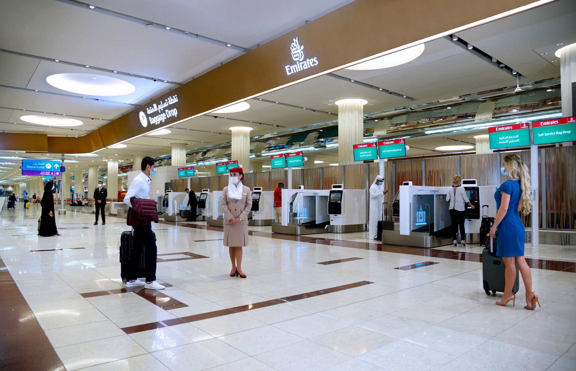 Emirates introduce all'aeroporto internazionale di Dubai nuovi chioschi automatici per effettuare check-in e ritirare i bagagli