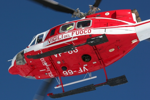 Un AB-412 del Reparti volo dei Vigili del Fuoco in una foto d'archivio (foto di Mauro Cini)