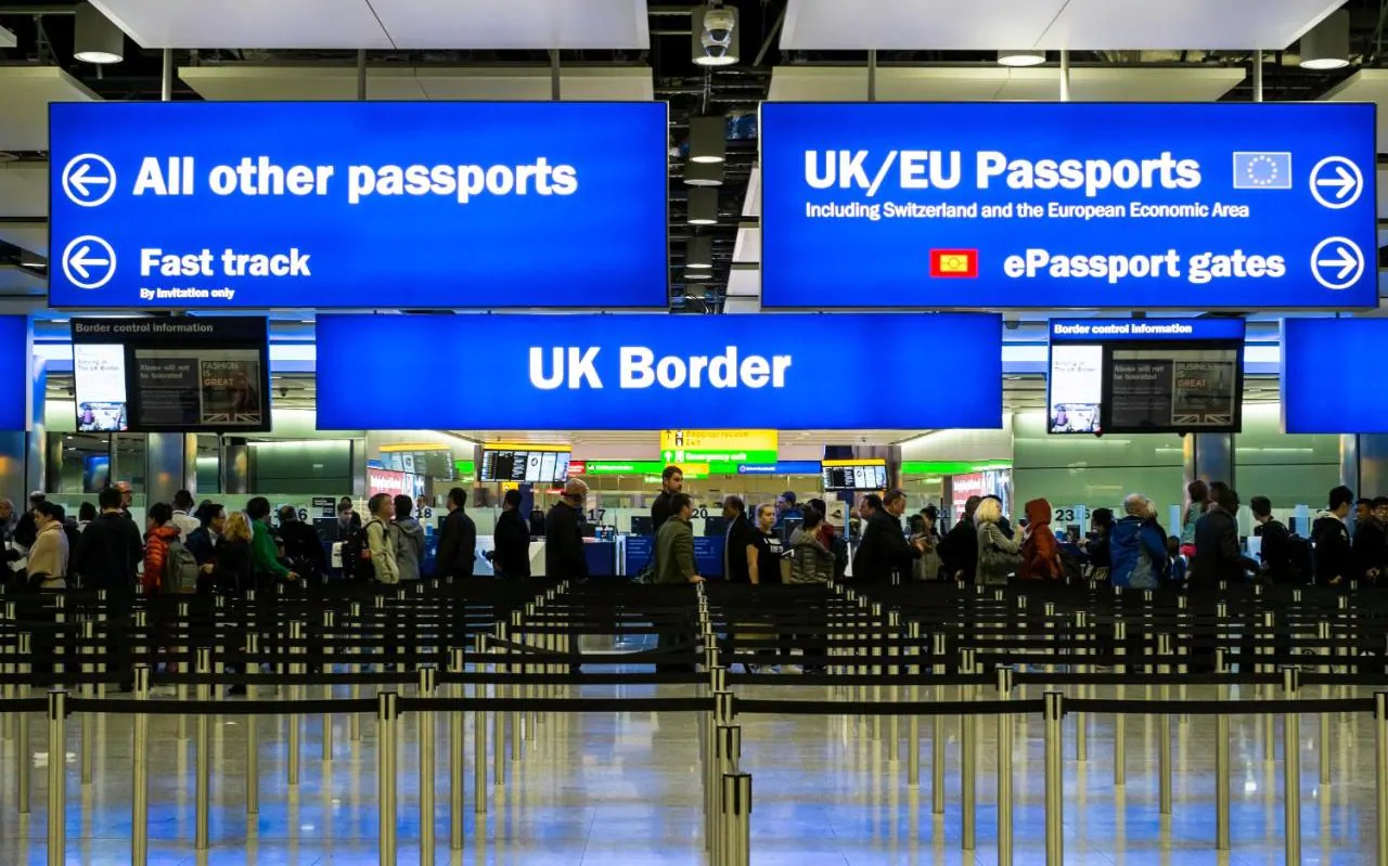 Controlli all'aeroporto di Londra-Heathrow