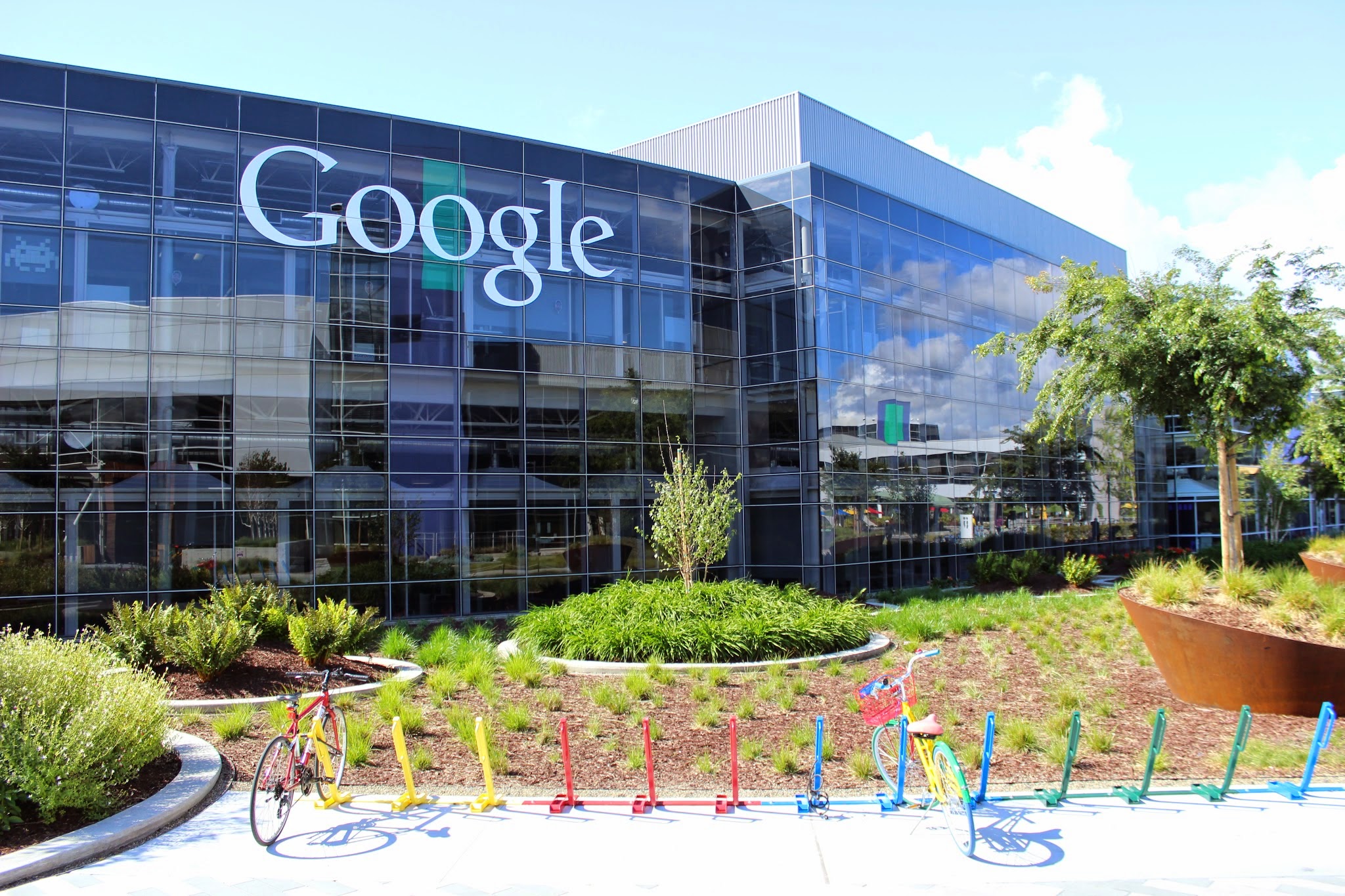 Google employees stand up to military collaborations. Over three thousand signatures to stop the Maven project