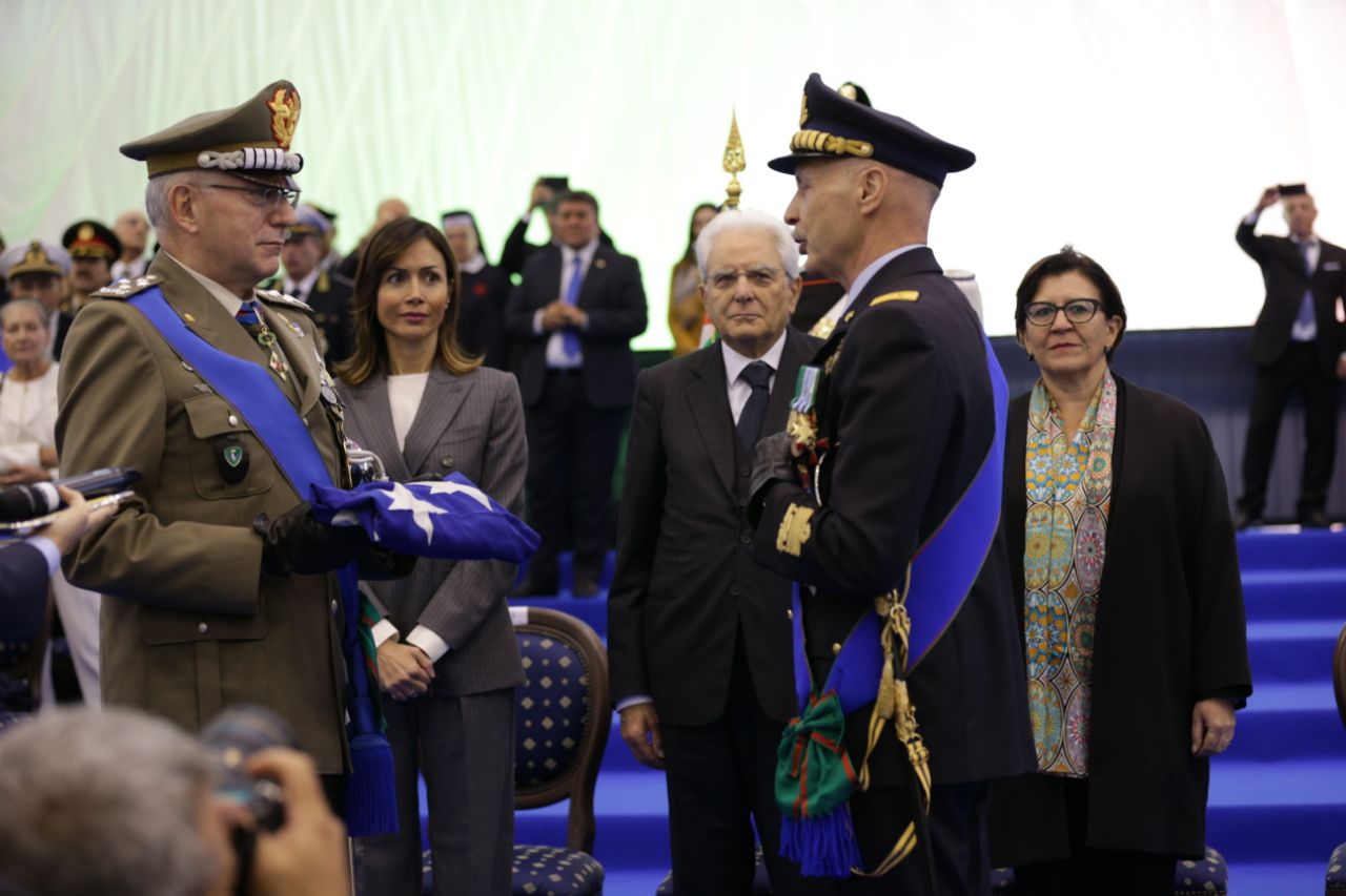 Momento della cerimonia di passaggio di vertice tra il generale Graziano e il generale Vecciarelli