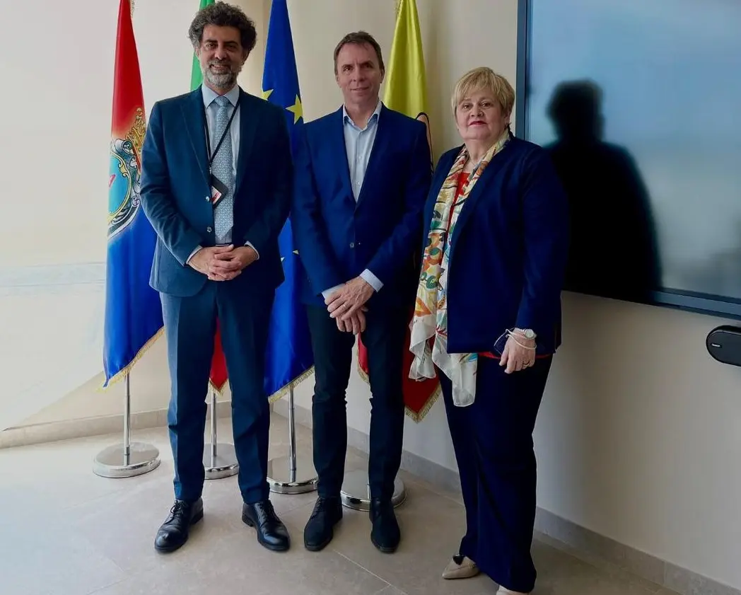 Catania, 4 maggio 2022 L'ad compagnia ungherese Wizz Air, József Váradi (al centro), ha incontrato l’ad ed il presidente di Sac, Nico Torrisi e Giovanna Candura