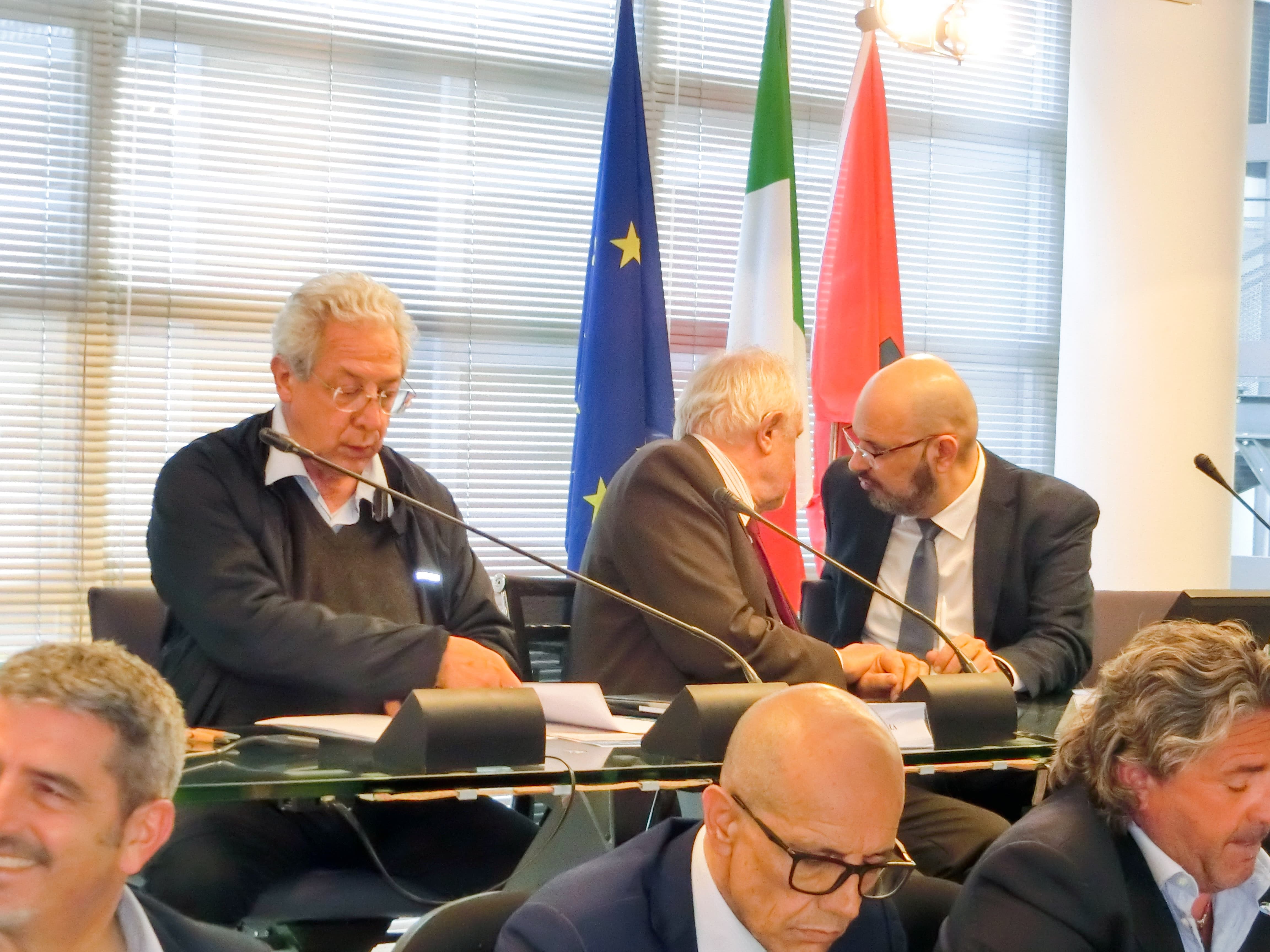 Paolo Di Prima, il sindaco di Fiumicino Esterino Montino e Gaetano Intrieri alla tavola rotonda "Alitalia: qual è il futuro?" organizzata da AVIONEWS presso la sala consiliare del Comune di Fiumicino il 16 aprile 2019