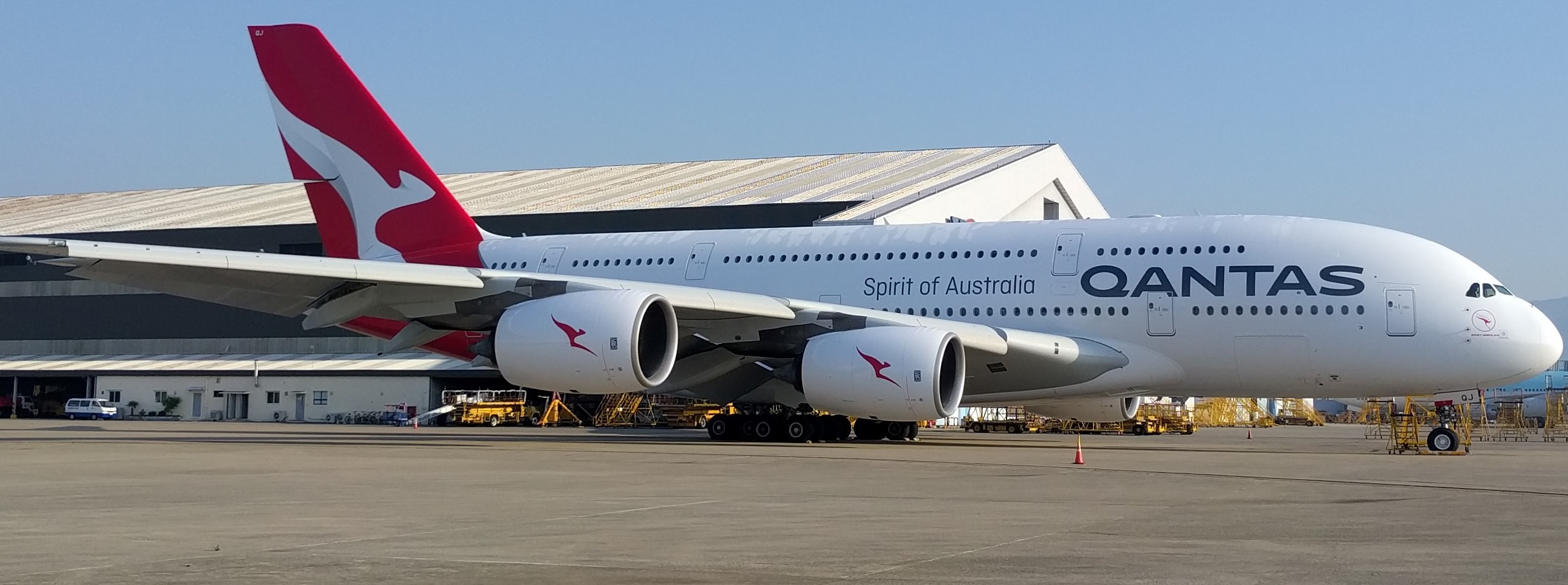 Korean Air has completed its first repaint of a Qantas A-380 with a new livery
