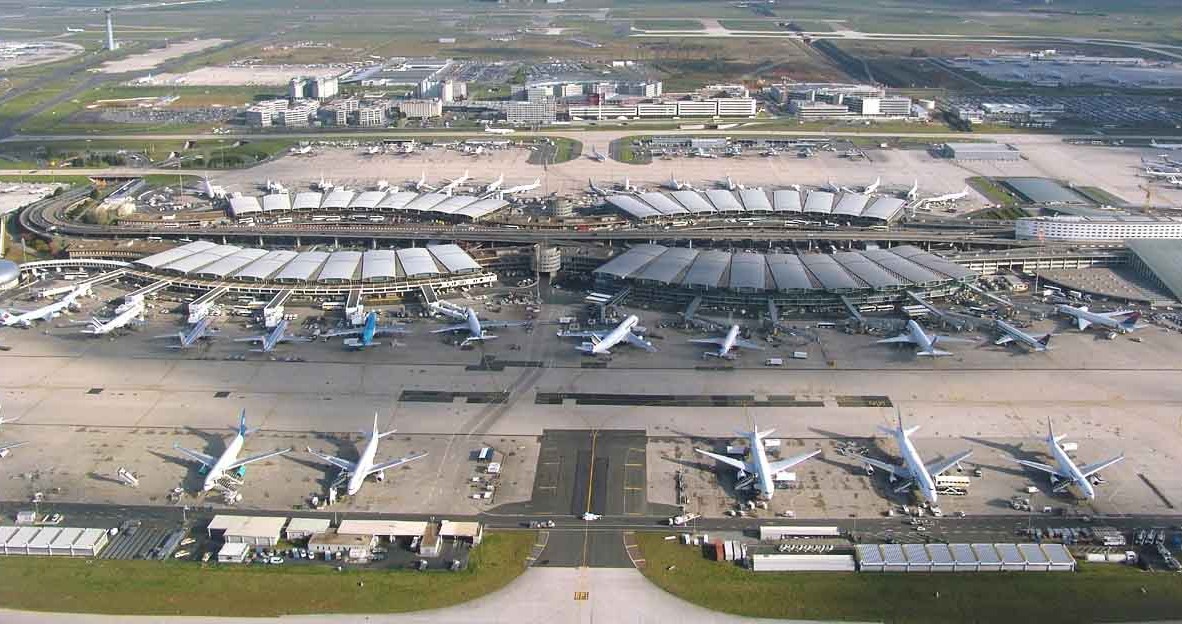 Vista aerea dei terminal dell'aeroporto "Charles de Gaulle" di Parigi-Roissy