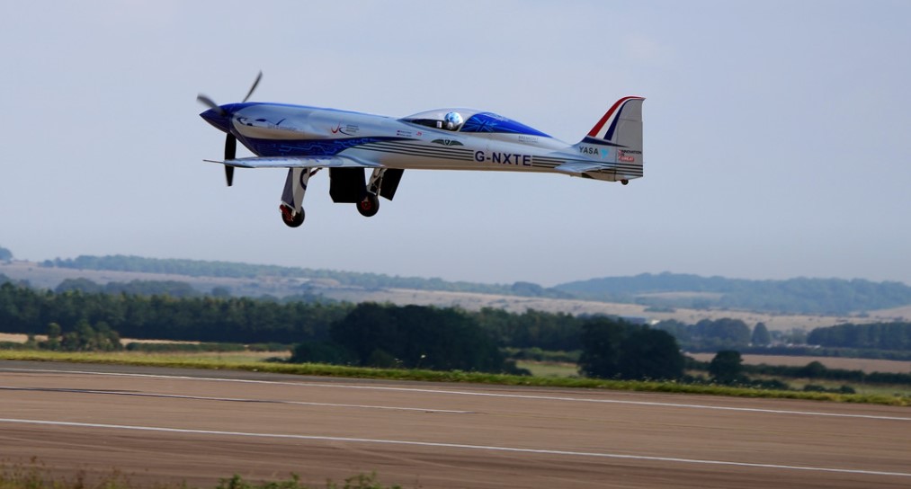 Aereo elettrico “Spirit of Innovation” di Rolls-Royce prende il volo per la prima volta