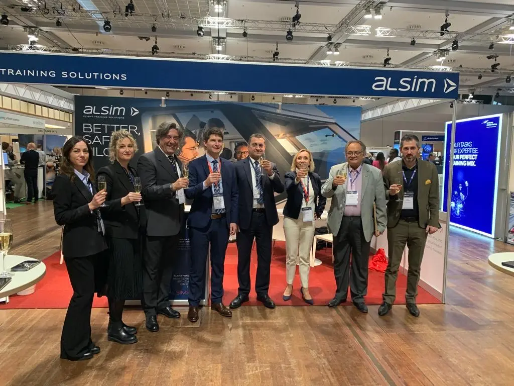 Urbe Aero Flight Academy continua i propri investimenti per rinnovare la flotta dei simulatori di volo con il nuovo device Alsim AL42 - Fnpt II da installare presso la propria sede dell’aeroporto di Roma-Urbe
