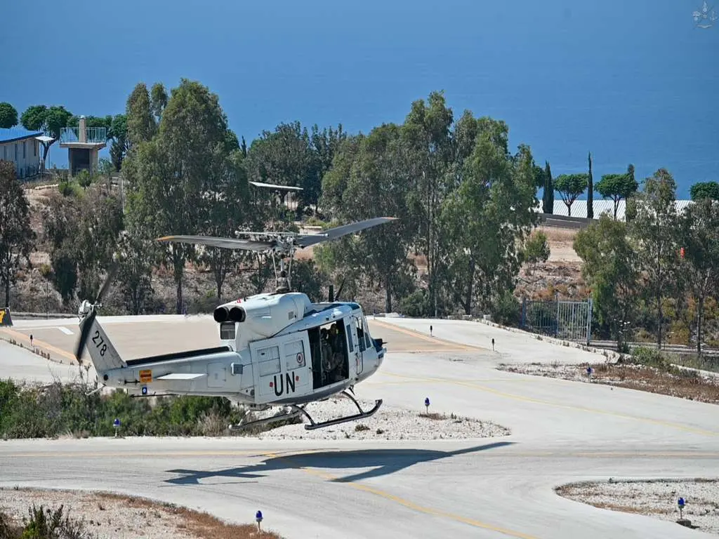 Libano: elicottero AB-212 e pattuglie per il controllo del territorio da parte dei Caschi Blu italiani nella parte meridionale del Paese