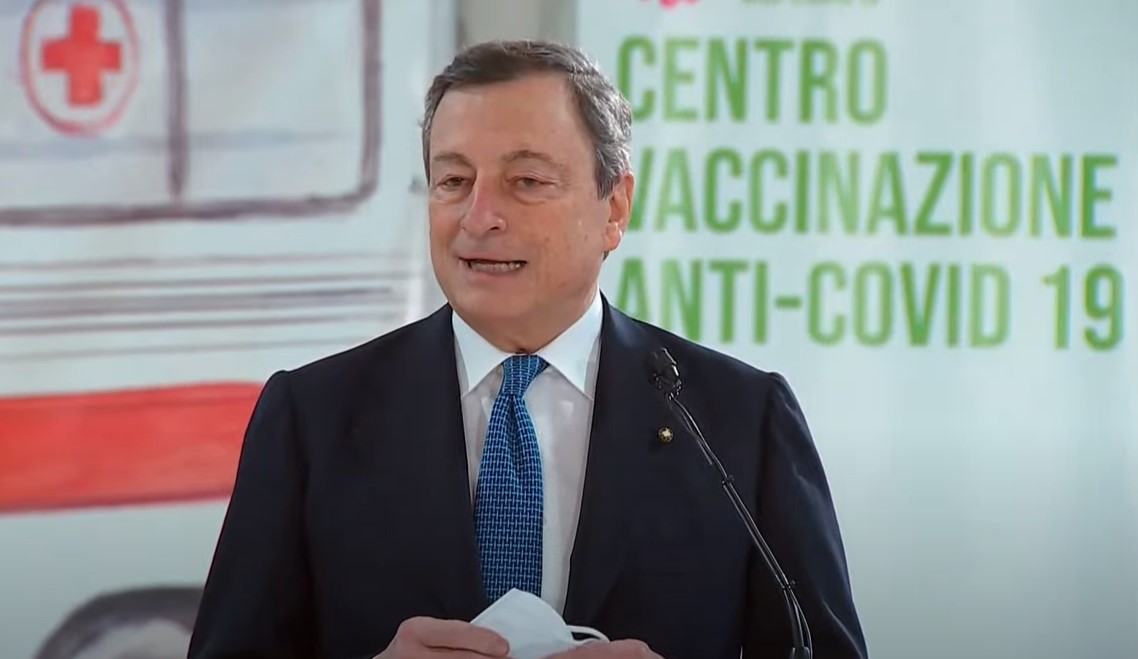 Coronavirus. Il presidente del Consiglio dei ministri Mario Draghi nel suo intervento durante la visita al centro vaccinale Regione Lazio all'aeroporto di Fiumicino avvenuta il 12 marzo 2021