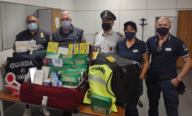 Adm-GdF: consistente quantitativo di tabacchi lavorati esteri intercettato all’aeroporto “G.B. Pastine” di Roma-Ciampino