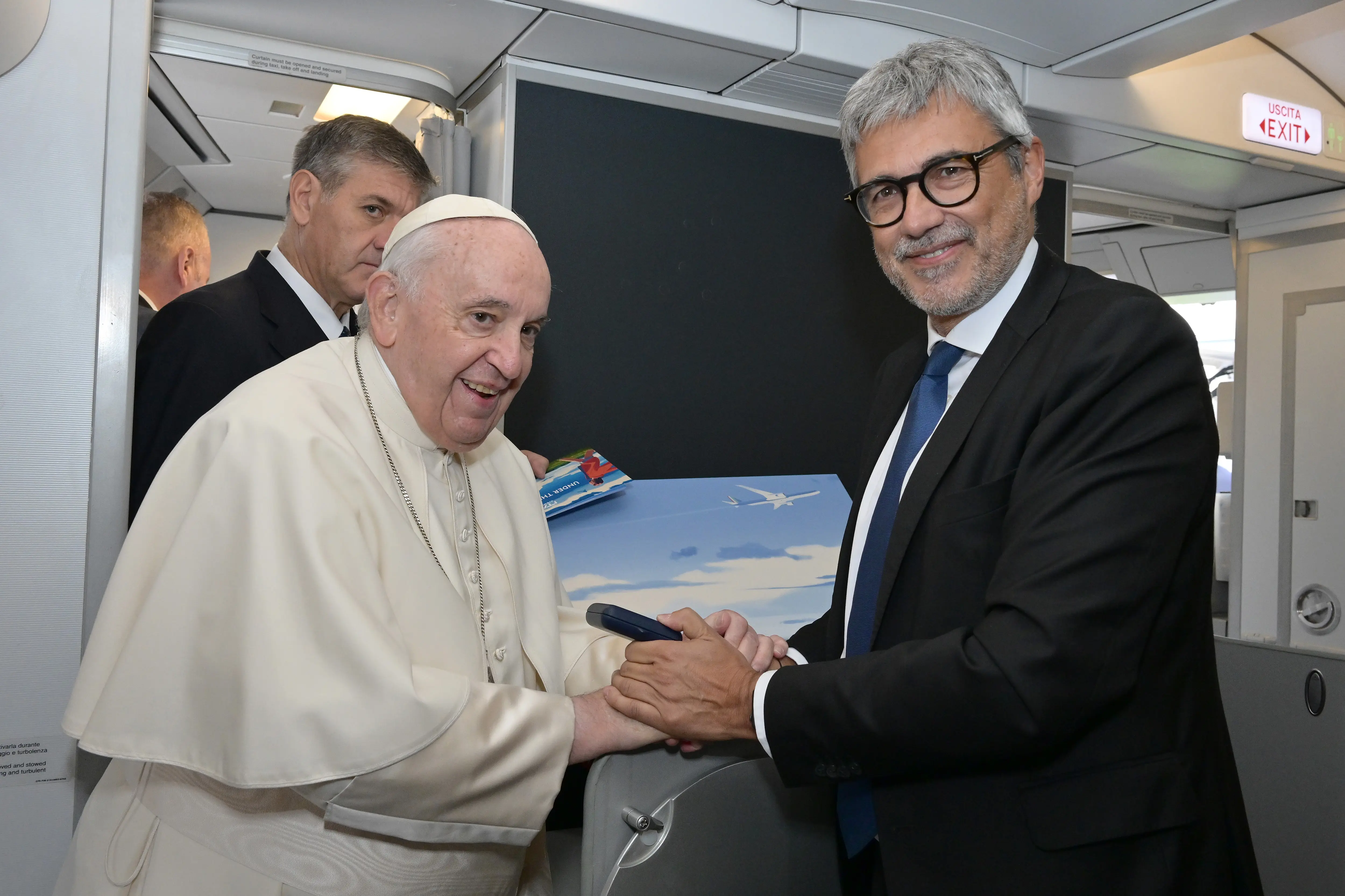 Papa Francesco e Fabio Maria Lazzerini, amministratore delegato e direttore generale di ITA Airways