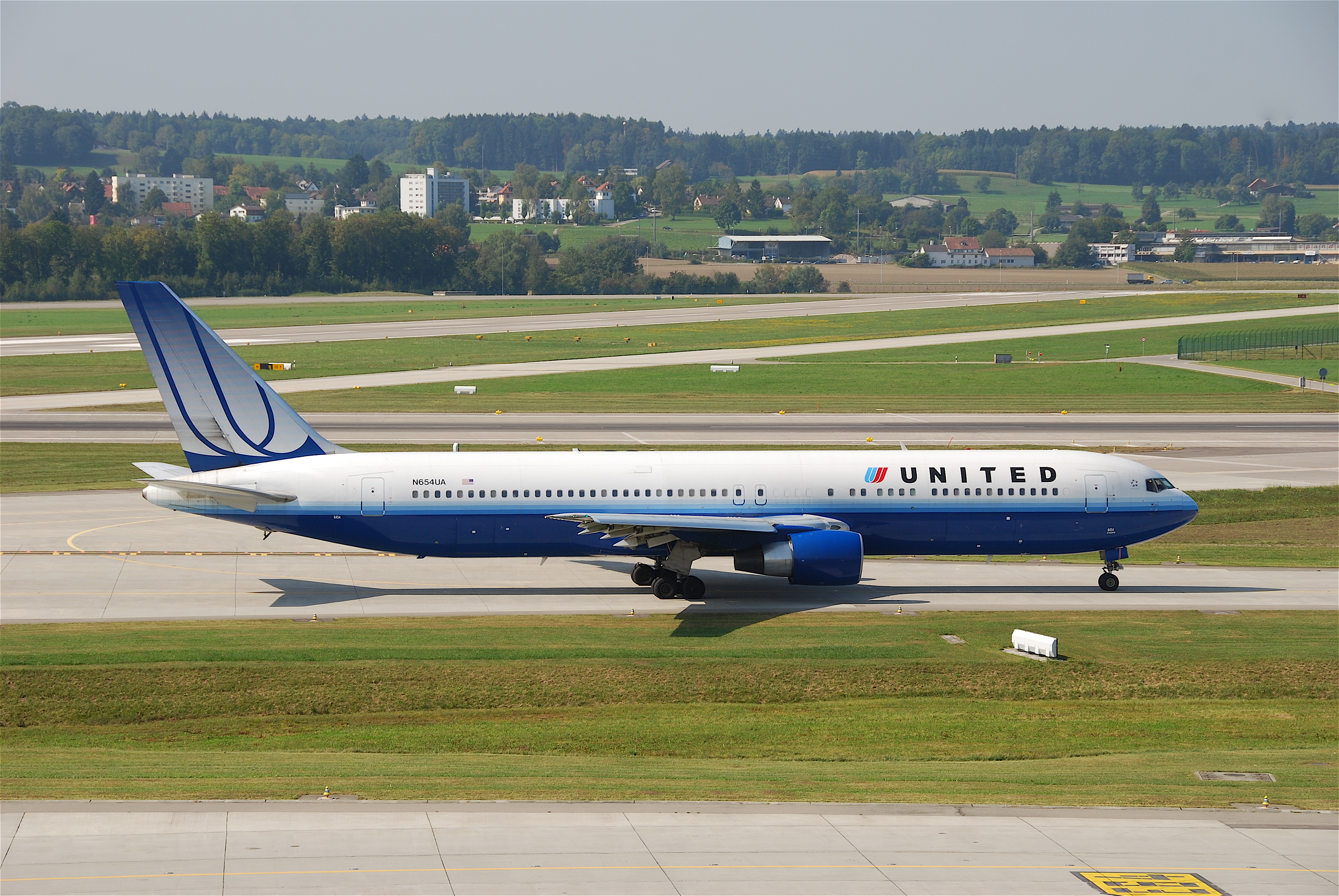 United Airlines Boeing 767-300 plane