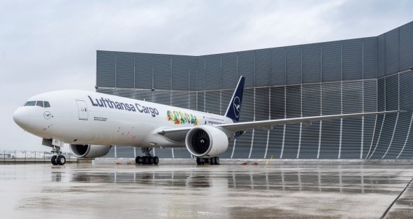 Lufthansa Cargo: B-777F with the registration D-ALFI and the name "¡Buenos días México!" in a special livery.