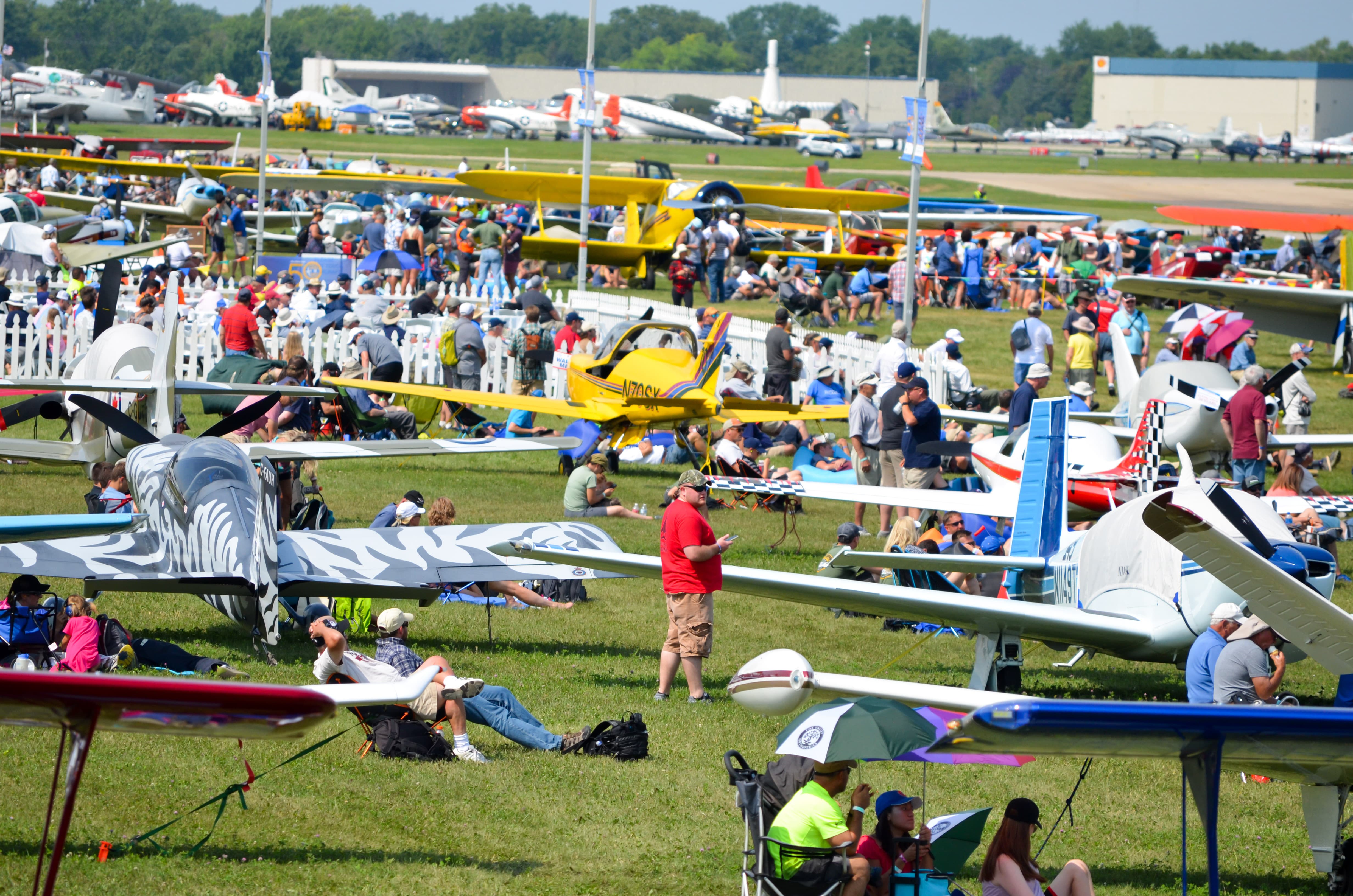 Aerei esposti al 50esimo anniversario di Oshkosh, luglio 2019