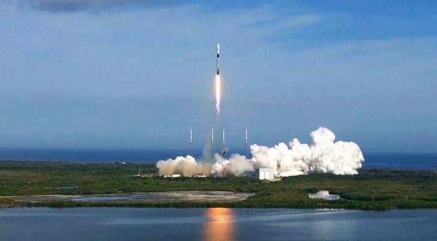 Il lancio del razzo di SpaceX che manderà in orbita il satellite Sirius XM-7
