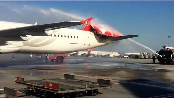 A-321 airplane of Turkish Airlines with the tail vertical stabilizer hit by "wing blow" of an A-330 of Asiana Airlines