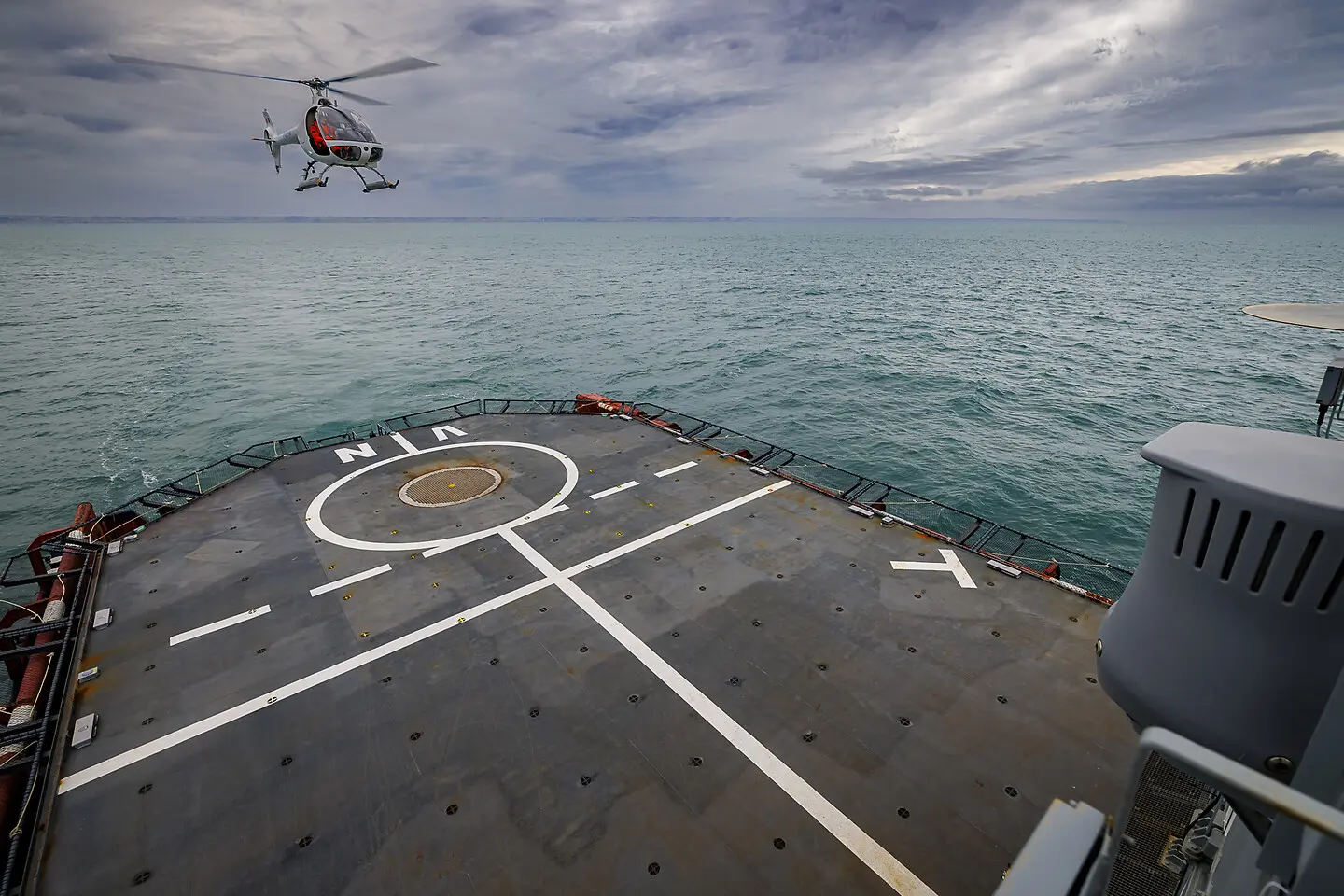 Elicottero Guimbal Cabri G2 Opv (Optionally Piloted Vehicle) equipaggiato con il sistema di decollo ed atterraggio autonomo sviluppato per il drone VSR-700