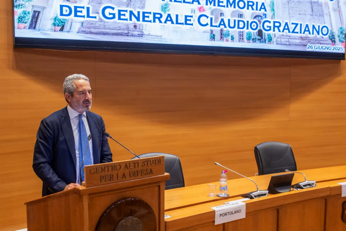 Roma, 26 giugno 2025. Pierroberto Folgiero, ad e dg Fincantieri, durante il suo intervento alla cerimonia di proclamazione e conferimento del premio di dottorato alla memoria del “Generale Claudio Graziano” istituito da Fondazione Fincantieri e Casd