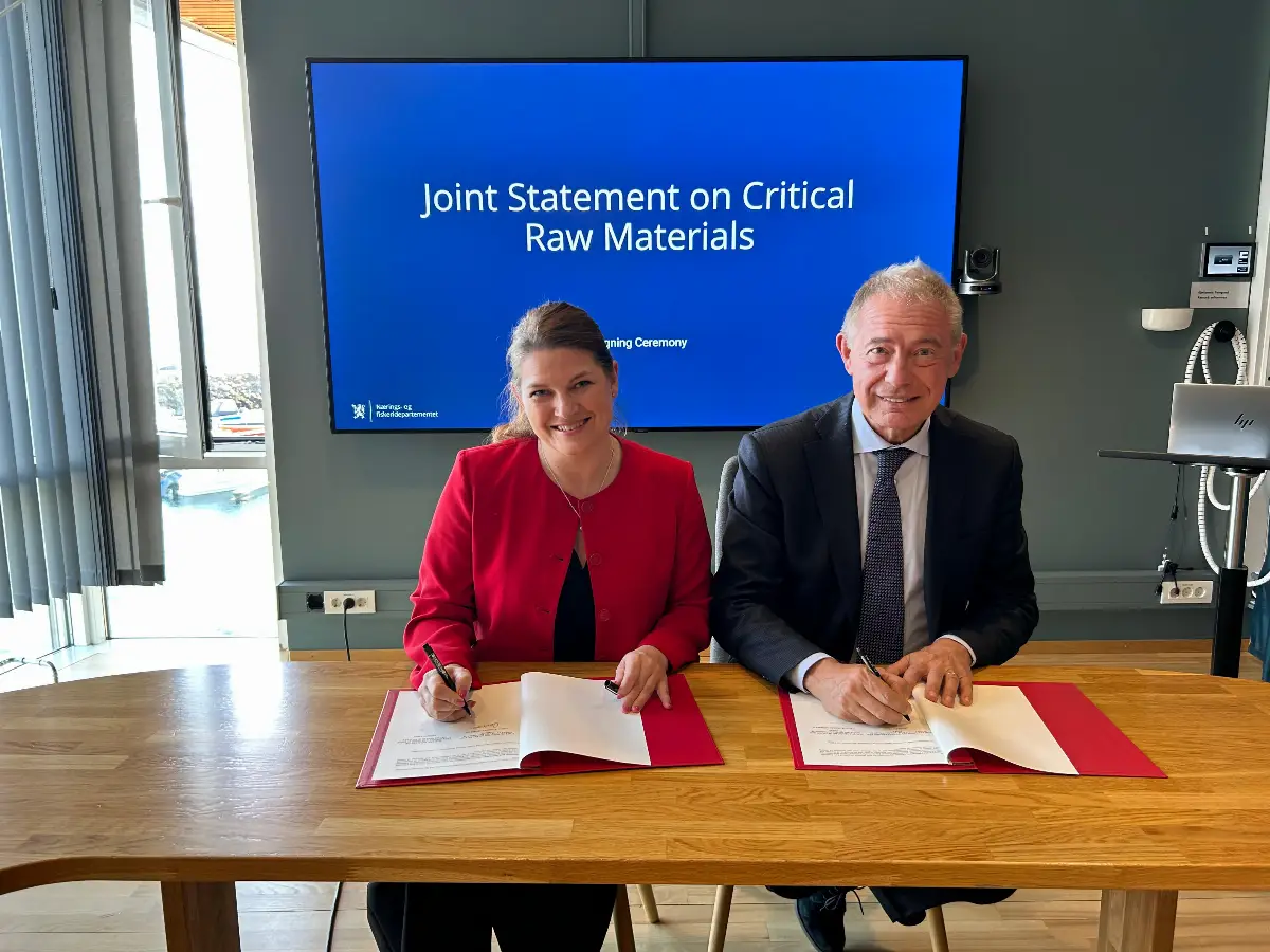 Tromsø, 5 maggio 2025. Firmata intesa nel settore spaziale tra il ministro delle Imprese e del Made in Italy, Adolfo Urso, ed il ministro del commercio e dell’industria del Regno di Norvegia, Cecilie Terese Myrseth