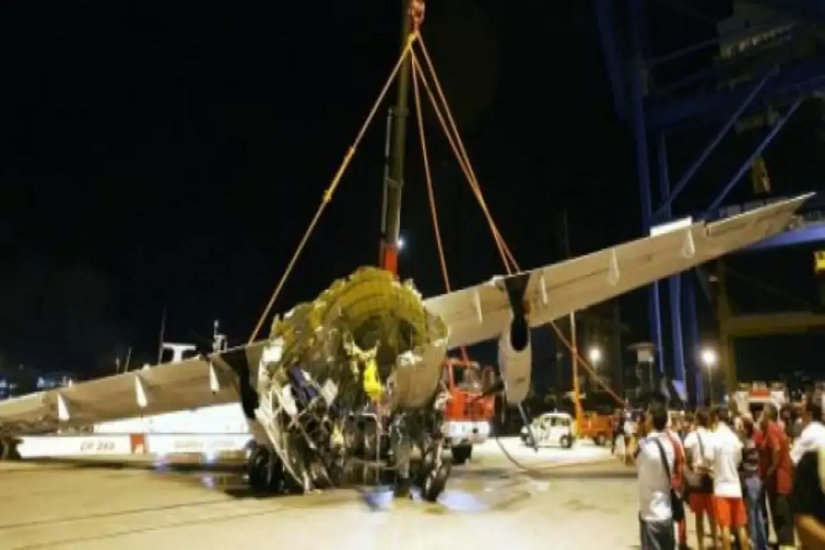 I rottami dell'aereo ATR-72, volo 1153, decollato dall'aeroporto di Bari il 6 agosto 2005, con destinazione Gerba, operato da Tuninter, effettuò un ammaraggio al largo della costa di Punta Raisi, dove è situato l'aeroporto di Palermo