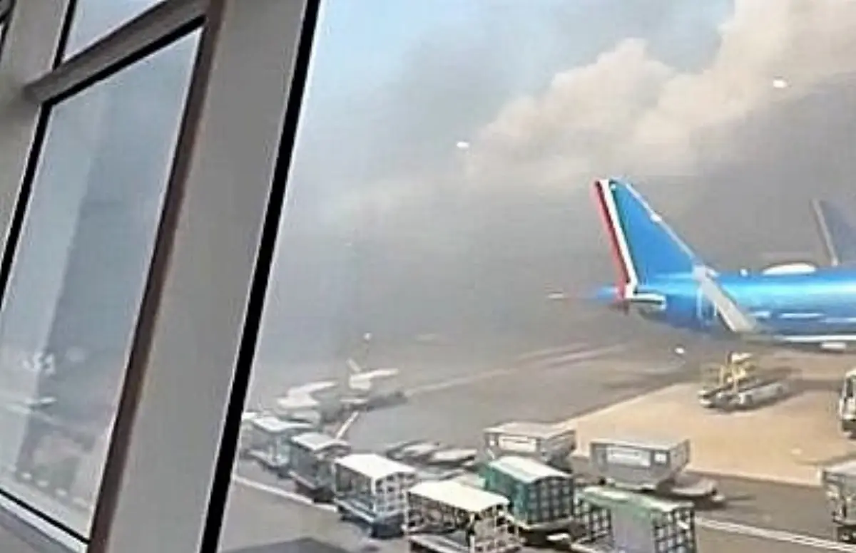Subito domato l'incendio che il 17 giugno 20925 ha interessato il tetto del Terminal 1 dell'aeroporto "Leonardo da Vinci", specificamente nell'area finger del molo D