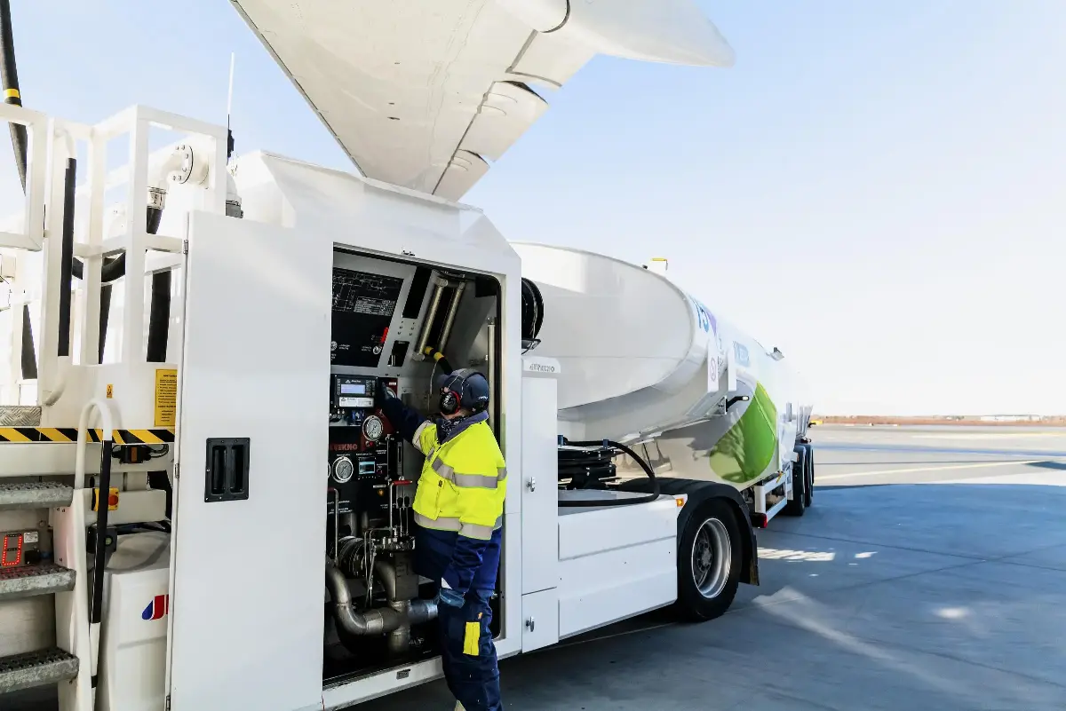 A Sustainable aviation Fuel (Saf) Truck