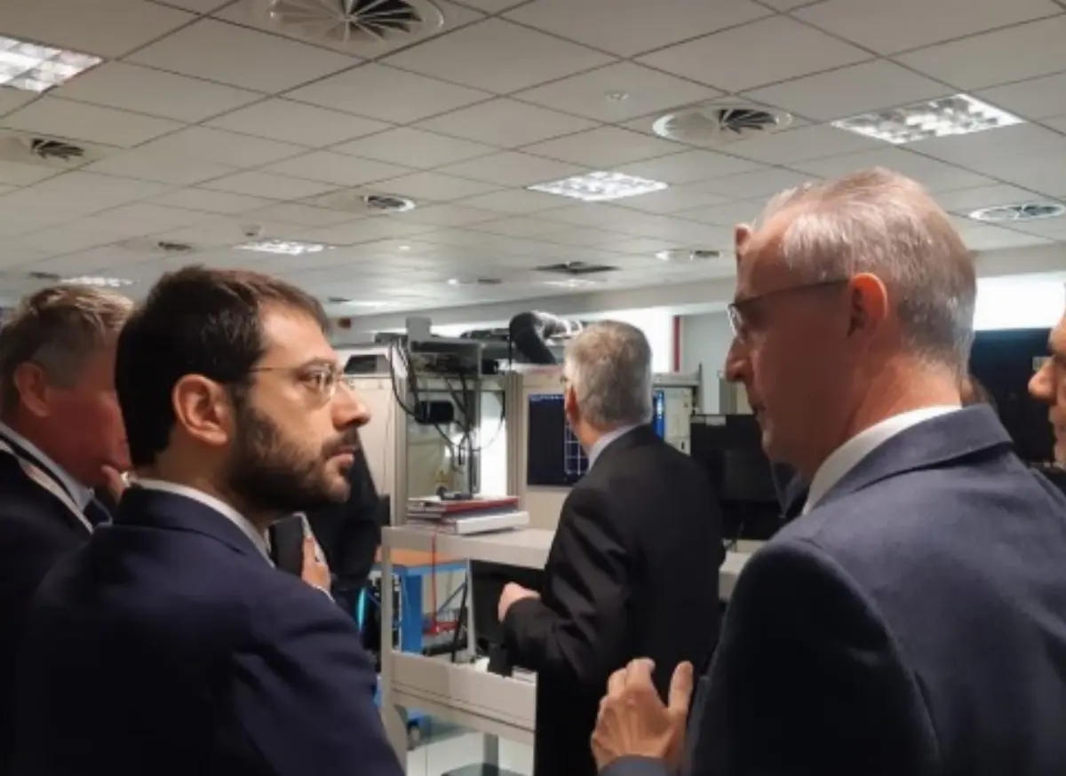 Il sottosegretario alla Difesa Angelo Tofalo ha visitato il 3 ottobre 2019 lo stabilimento di Leonardo Uk a Edimburgo