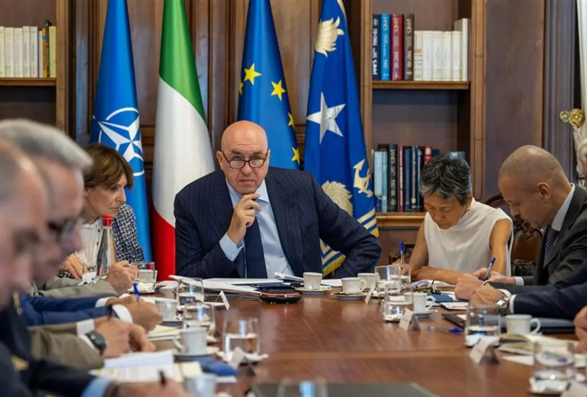 Roma, 7 luglio 2025. Il ministro della Difesa italiano Guido Crosetto, l'omologo giapponese Nakatani Gen ed il segretario di Stato per la difesa del Regno Unito John Healey hanno preso parte ad un incontro in videoconferenza sul Gcap (Global Combat Air Programme)