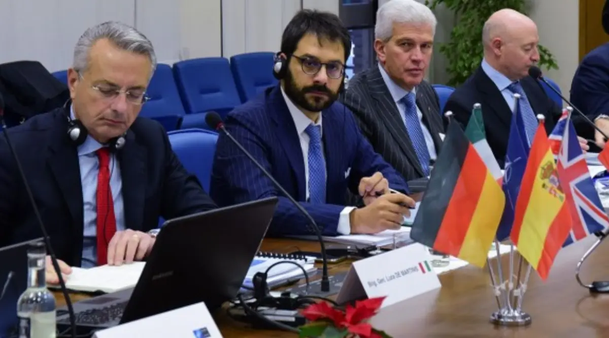 Il sottosegretario Stato alla Difesa Angelo Tofalo (secondo da sinistra) presiede meeting ministeriale su Eurofighter a Firenze il 14 dicembre 2018 presso Isma (Istituto scienze militari aeronautiche) con i rappresentanti di Germania, Regno Unito e Spagna