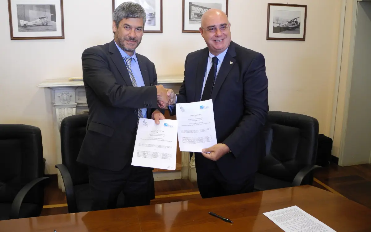 Protocollo d’intesa firmato dal dg Enac Alessio Quaranta (sinistra) e dal presidente Sis 118 Mario Balzanelli a Roma il 16 luglio 2019 per formazione personale operazioni Hems