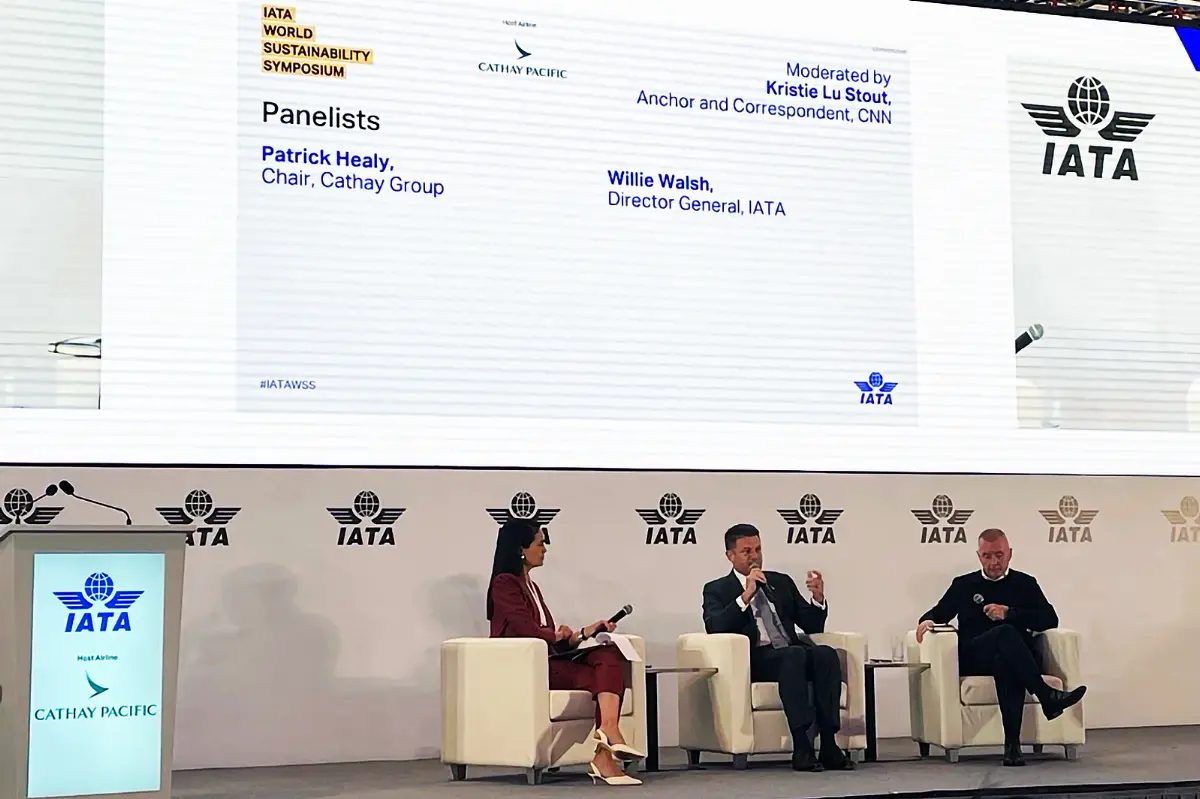 L'intervento di Walsh alla sessione plenaria del 3° Iata World Sustainability Symposium (Hong Kong, 21-22 ottobre 2025)